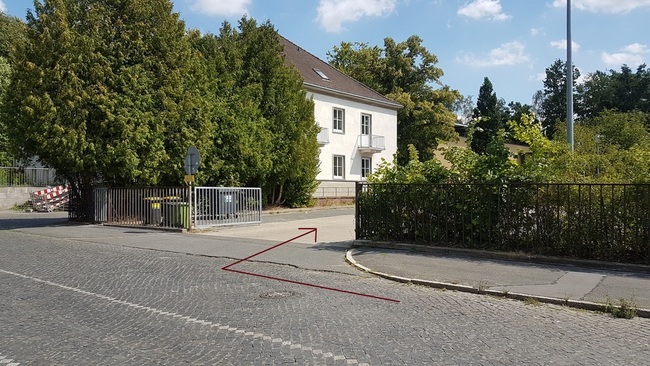 Bild der Toreinfahrt östliche Gebäudeseite des Arbeitsgerichts Braunschweig