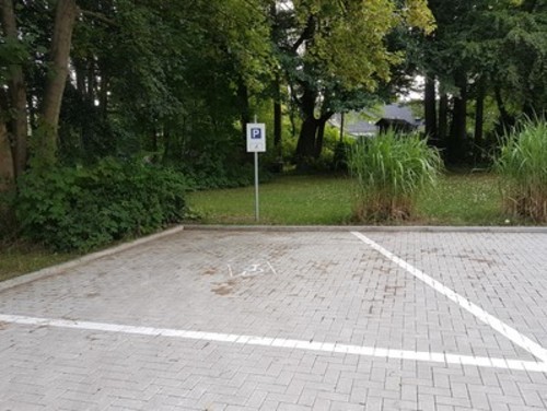 Bild des Behindertenparkplatzes des Arbeitsgerichts Braunschweig